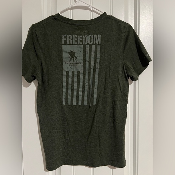 UNDER ARMOUR - WOMENS FREEDOM FLAG T-SHIRT - Picture 8 of 8